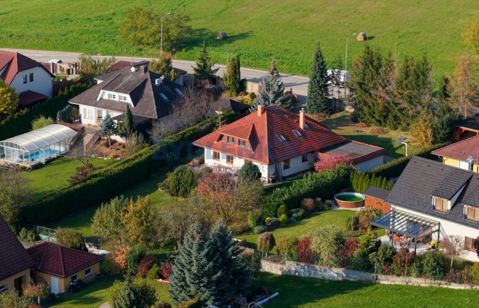 Prodej nadstandardního RD 6+kk, pozemek 1610m2, ulice Ledenická, Srubec