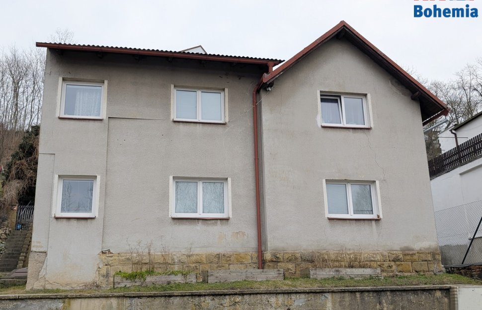 pohled na dům z ulice