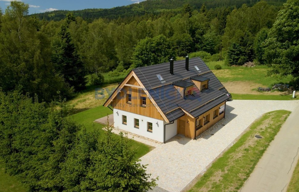 Prodej luxusního domu s 2 apartmány , 119m2, pozemek 1122m2, Přední Výtoň, Lipno nad Vltavou